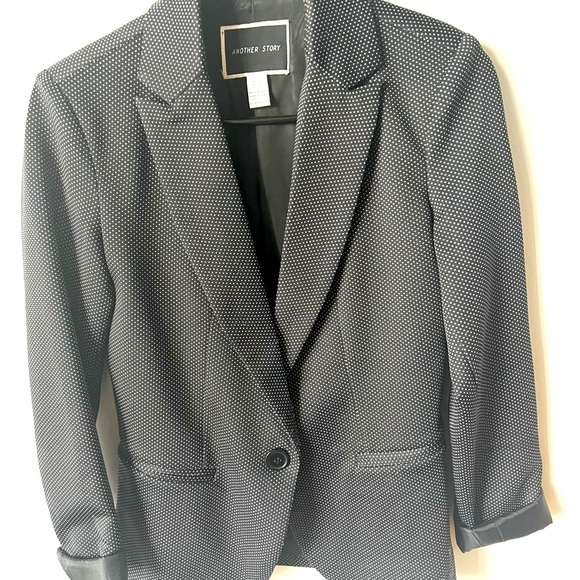 Another story blazer - Picture 1 of 6